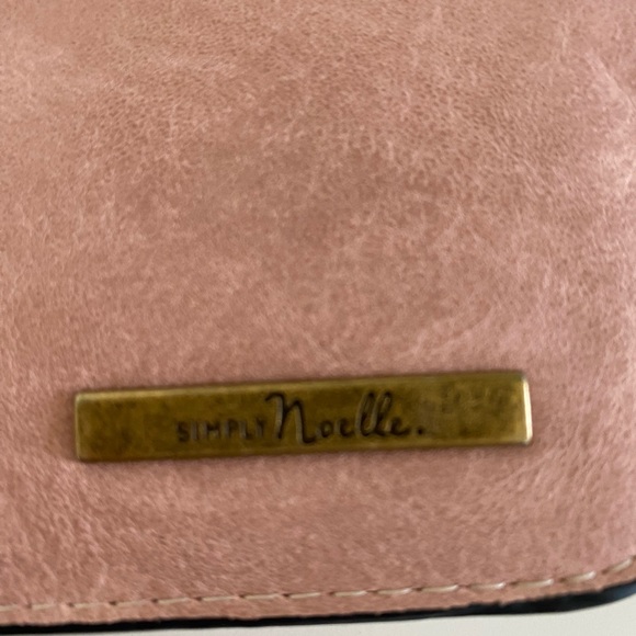 Simply Noelle Wristlet with additional shoulder strap - Picture 4 of 7